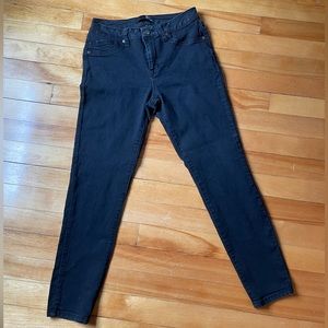 1822 Faded Black Jean